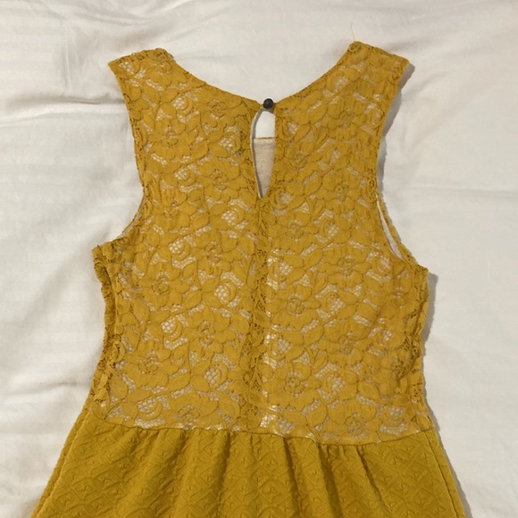 Beautiful mustard yellow dress - Picture 3 of 9